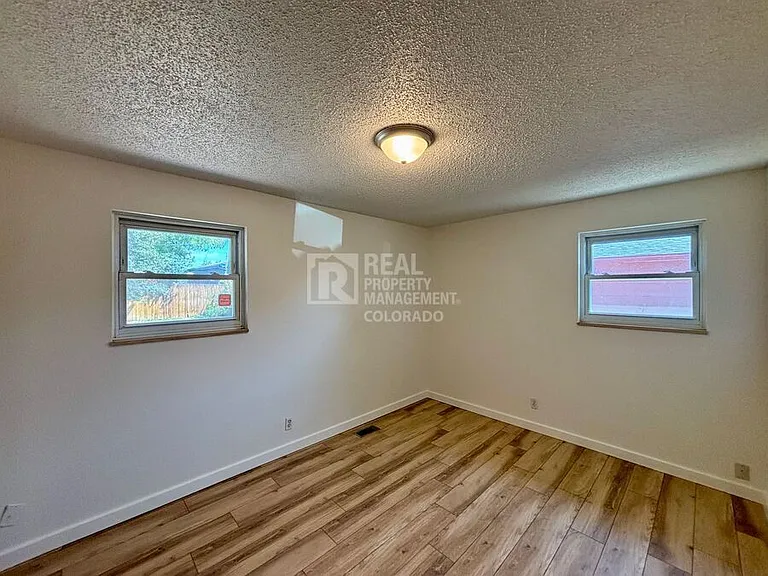 2043 E 116th Pl — Photo 6