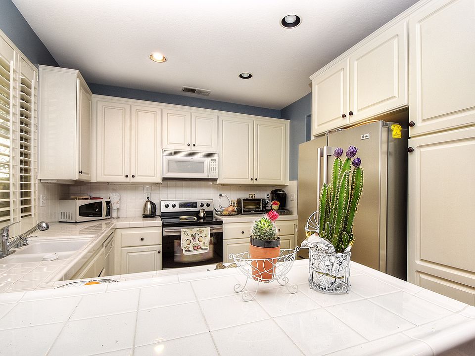 White, bright kitchen