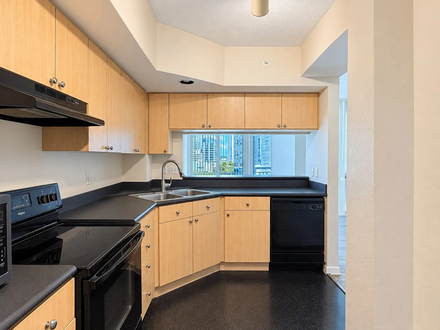 Available Now - Downtown Orlando — Photo 4