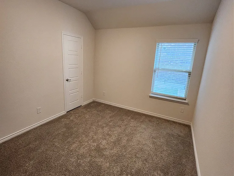 1007 Marigold St — Photo 2