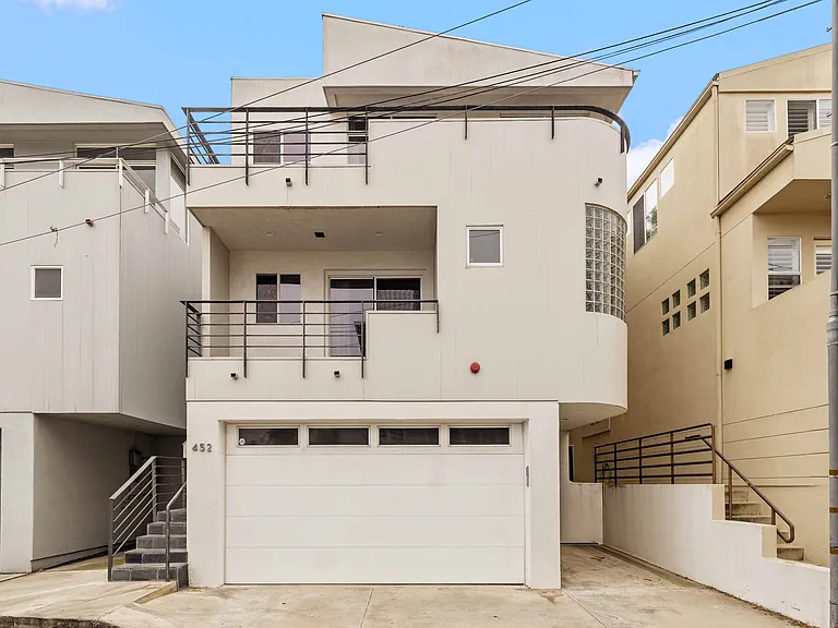 452 Marine Pl — Photo 34