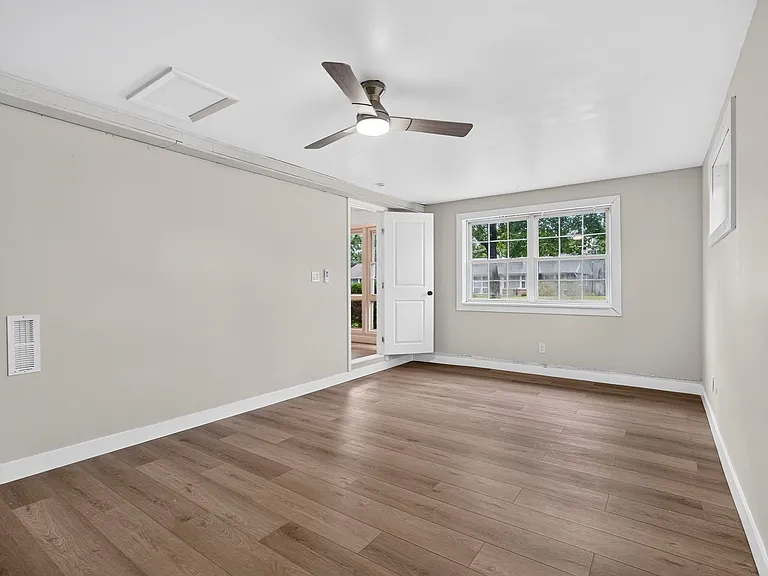 2844 Westlawn St — Photo 14
