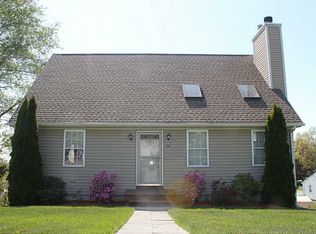 27 Vernon Ave, Bristol, RI 02809