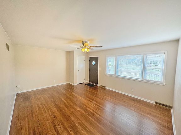3rd image of 604 Summit Rd