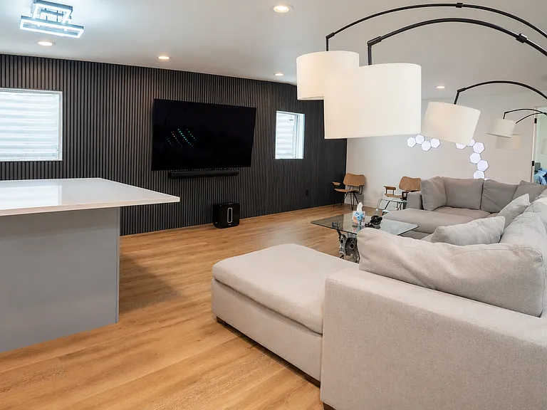 240 E Belmont Ave — Photo 5