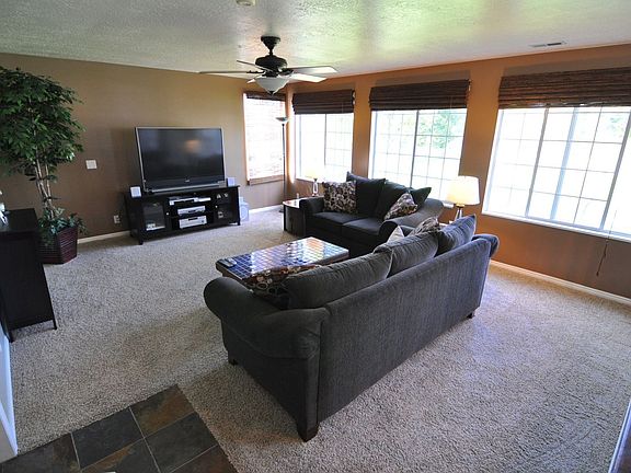 2 Living Room_06092014