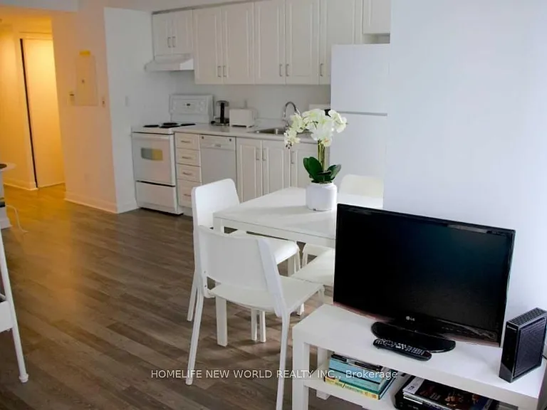 210 Victoria St #909 — Photo 1