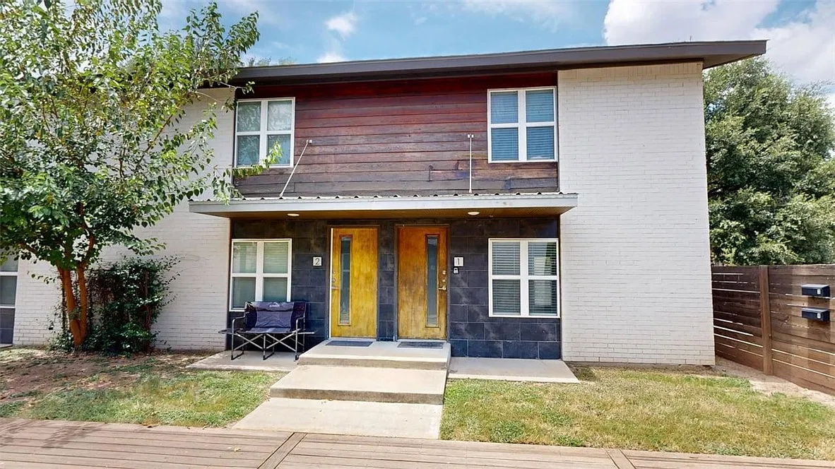 1 bed, 1.0 bath, 910 sqft, $1,300 — Photo 1