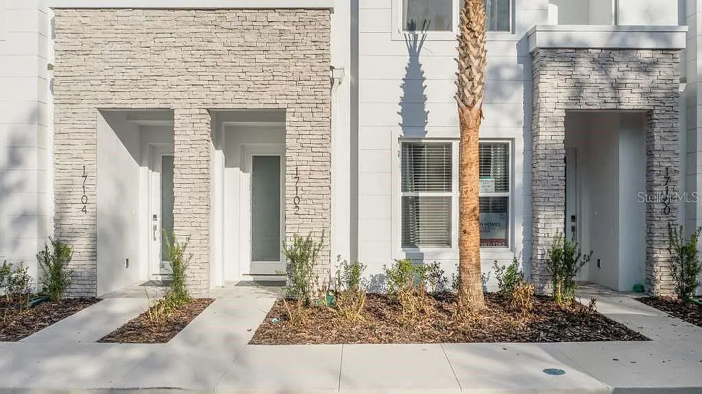 3 bed, 3.0 bath, 1852 sqft, $2,600 — Photo 3