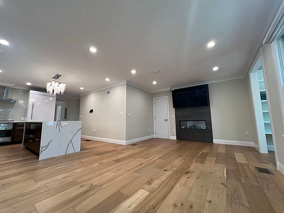 5th image of 23 Winslow Rd #1