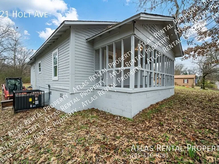 121 Holt Ave — Photo 2