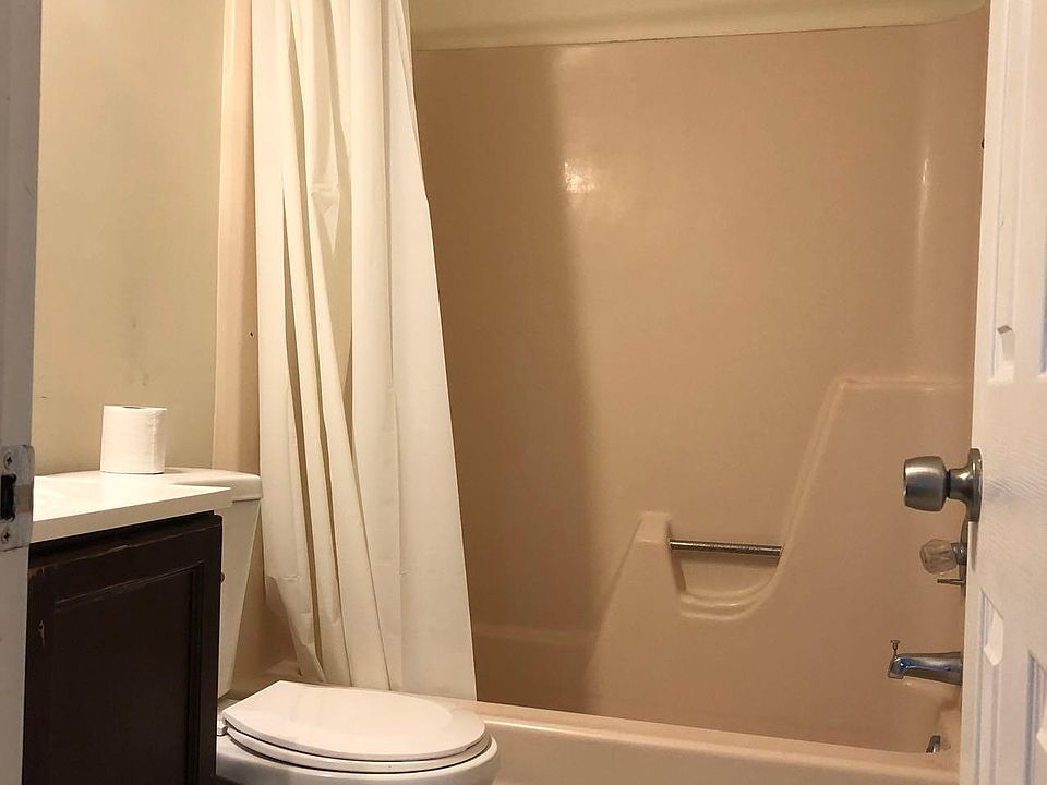 1st image of 104 Fernwood Ct
