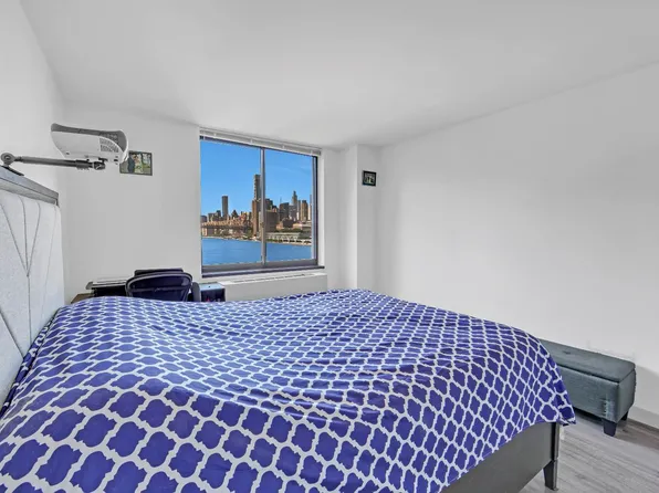 20 River Road image 2 of 20