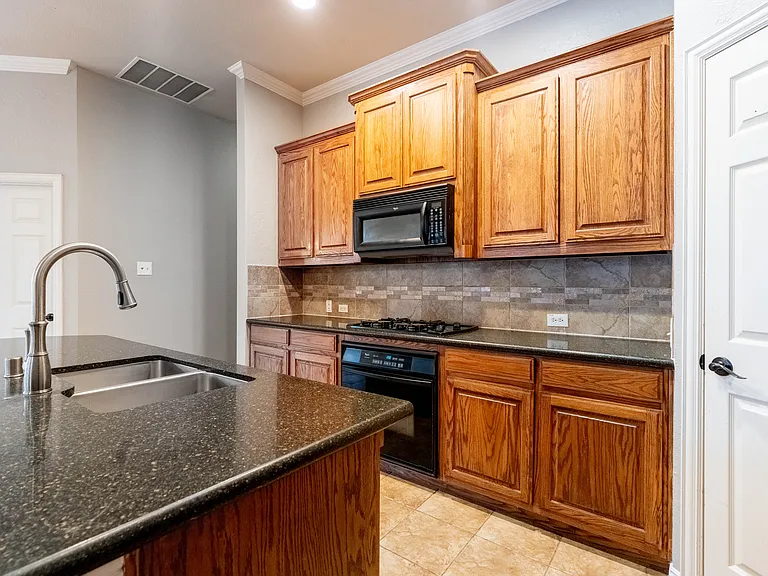 935 Panther Ln — Photo 9