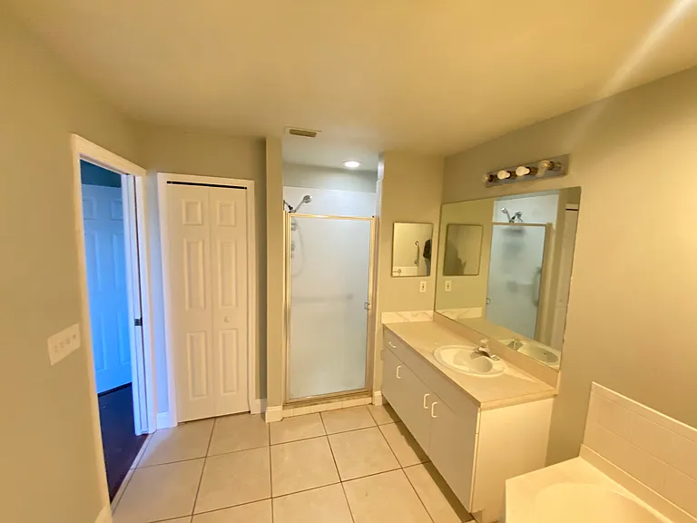 413 NW 16th Pl — Photo 7