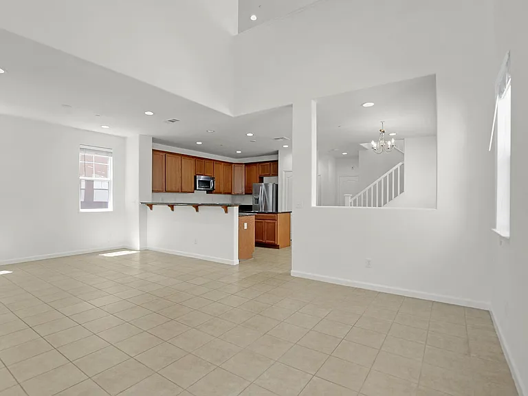2111 Parkhurst St — Photo 5