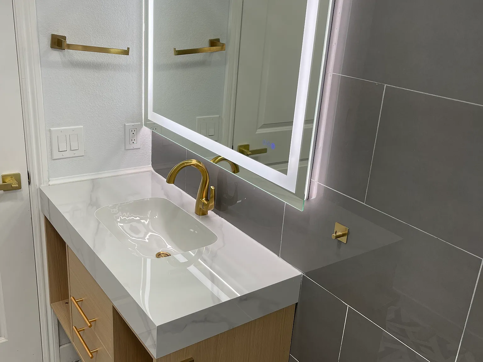 2 bed, 1.5 bath, 854 sqft, $2,750 — Photo 3