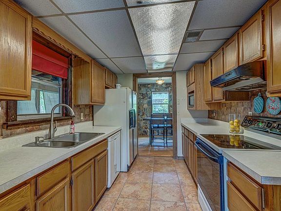5th image of 25848 Pinehurst St