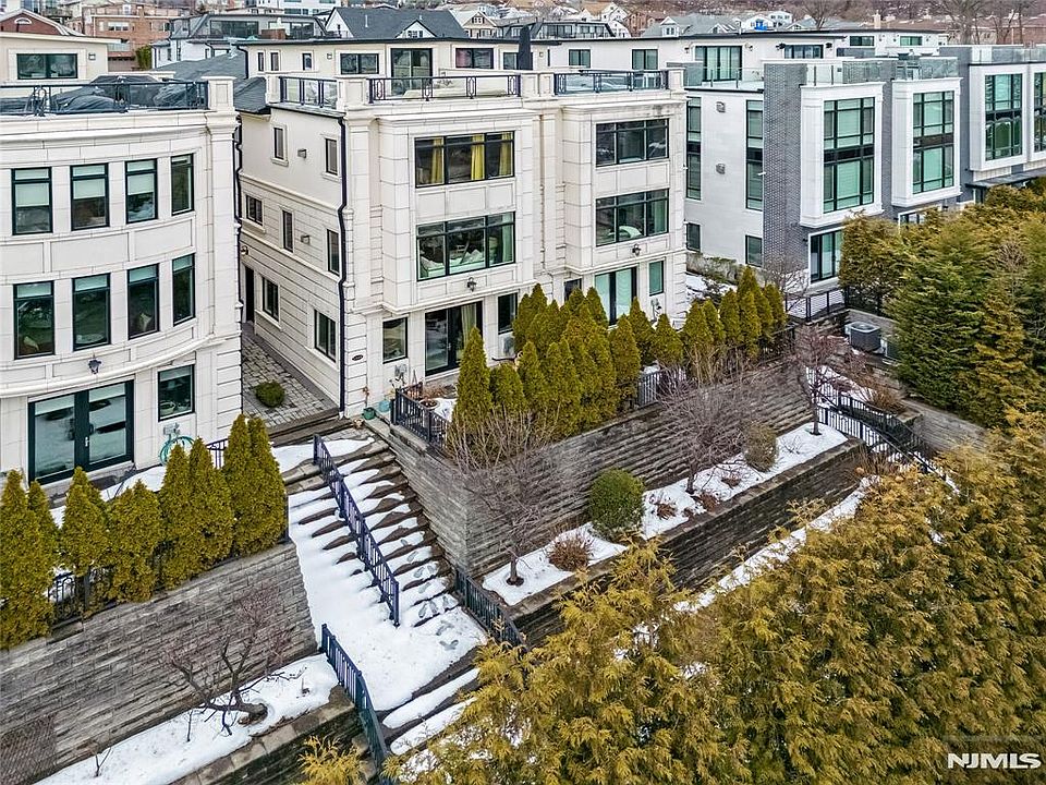 1st image of 1228 River Rd