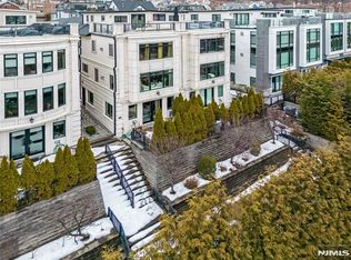 1228 River Rd, Edgewater, NJ 07020