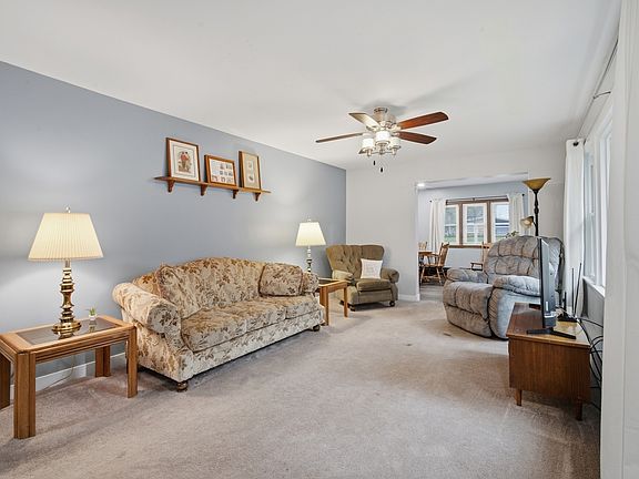 5th image of 548 W Saint Charles Rd