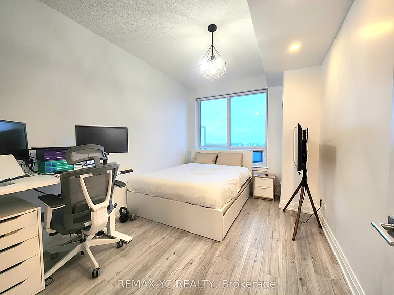 7165 Yonge St #1007 — Photo 8