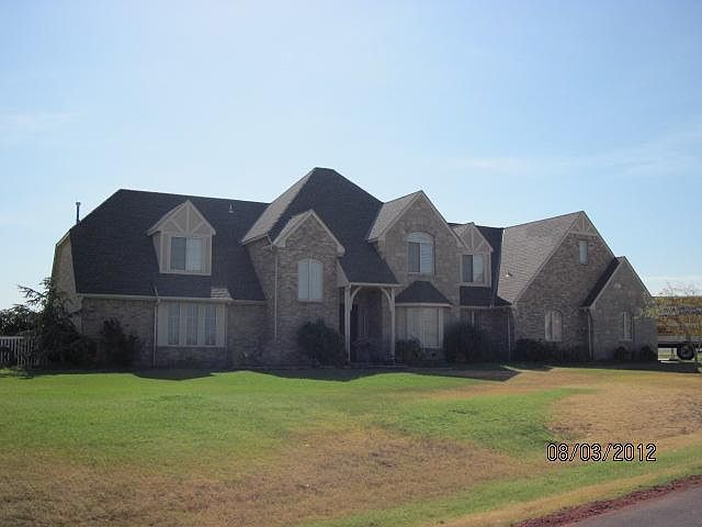1st image of 17424 Old Pond Dr