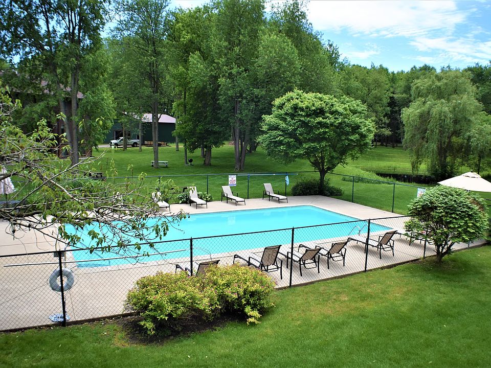 Chestnut Hills Swimming Pool