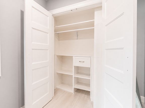 3rd image of 747 Portland Rd Room 2