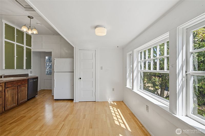 5th image of 7730 17th Avenue NE