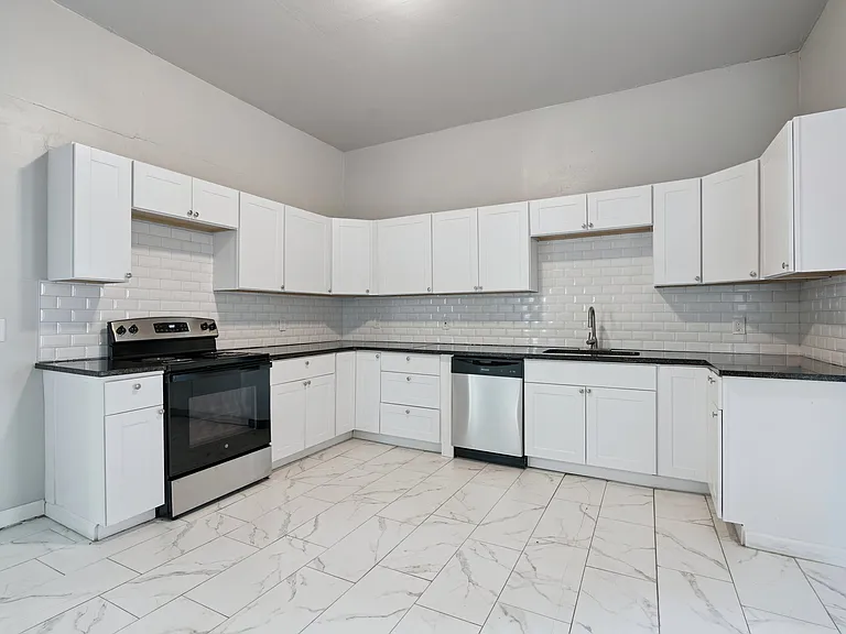 516 W Martin St — Photo 13