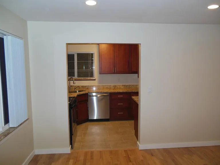 1150 10th Ave E #4 — Photo 8
