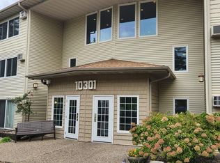 10301 Cedar Lake Rd APT 216, Minnetonka, MN 55305