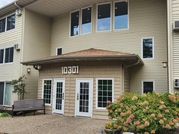 10301 Cedar Lake Rd APT 216, Minnetonka, MN 55305