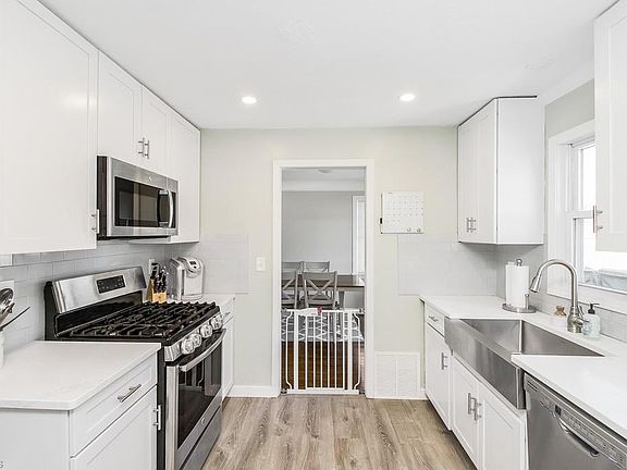 5th image of 20766 Woodstock Ave