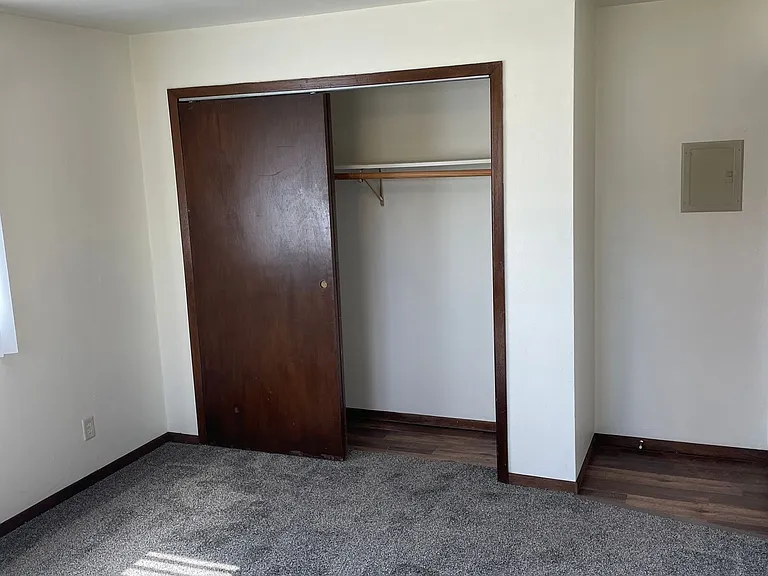 Immaculate Updated 1 and 2 Bedrooms with 1 Bath — Photo 13