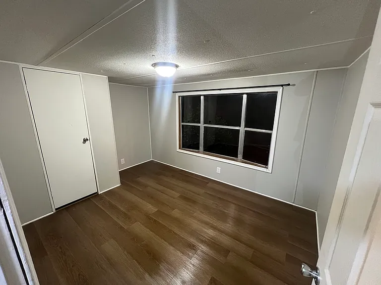 76 Petersburg Ln — Photo 5