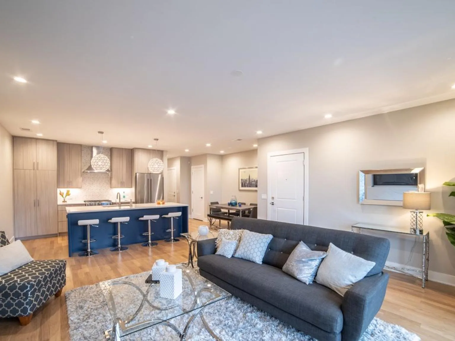3 bed, 1300 sqft, $3,900 — Photo 4