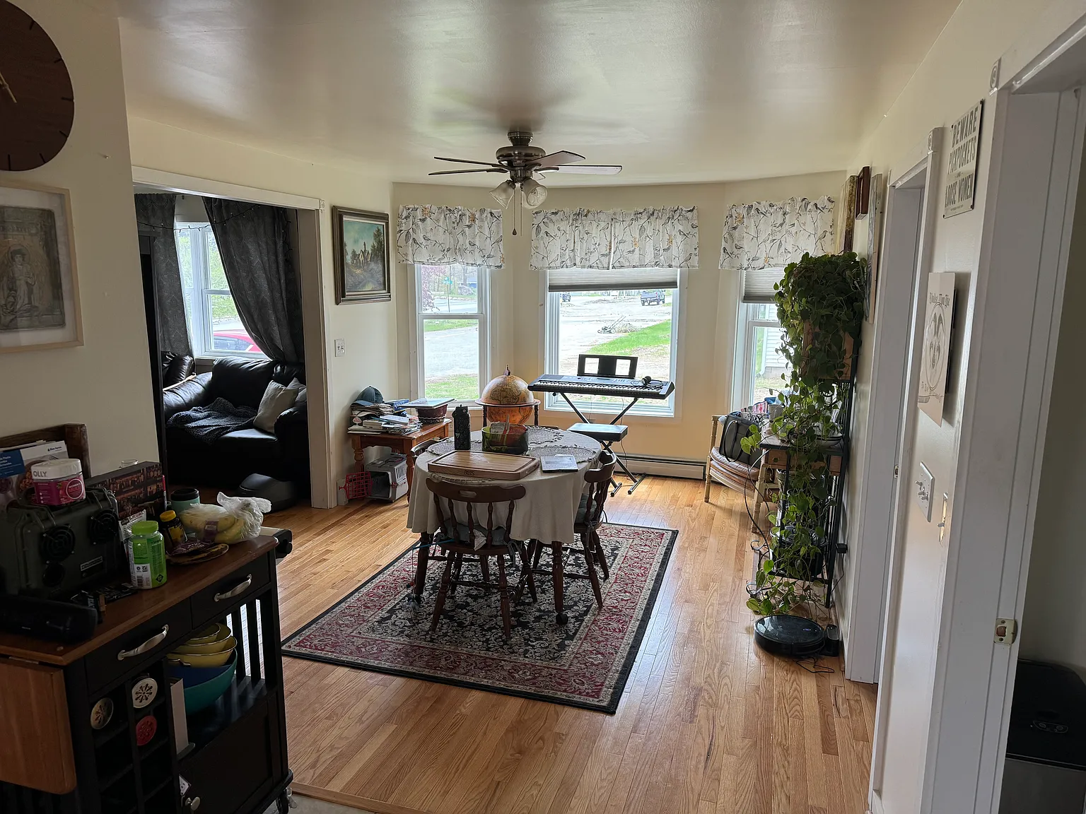4 bed, 2500 sqft, $3,500 — Photo 1
