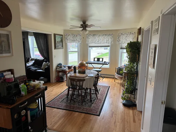 658 Maine Ave, Farmingdale, ME 04344