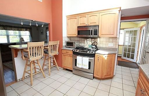 4th image of 16 Roseen Ave