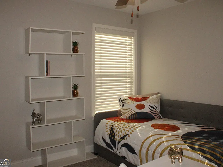 111 Sourwood Ln — Photo 17