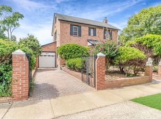 7 Lincoln Rd, West Hempstead, NY 11552