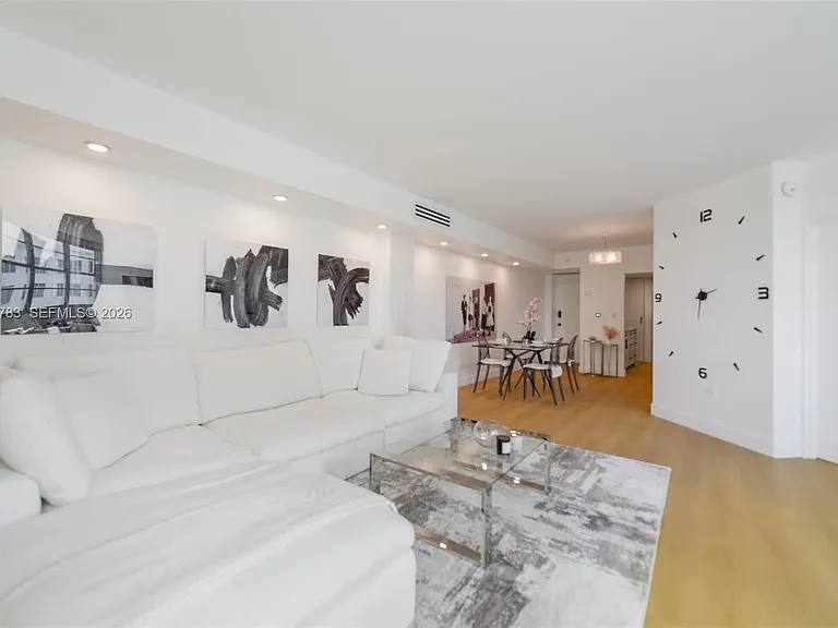 801 Brickell Bay Dr #1962 — Photo 4