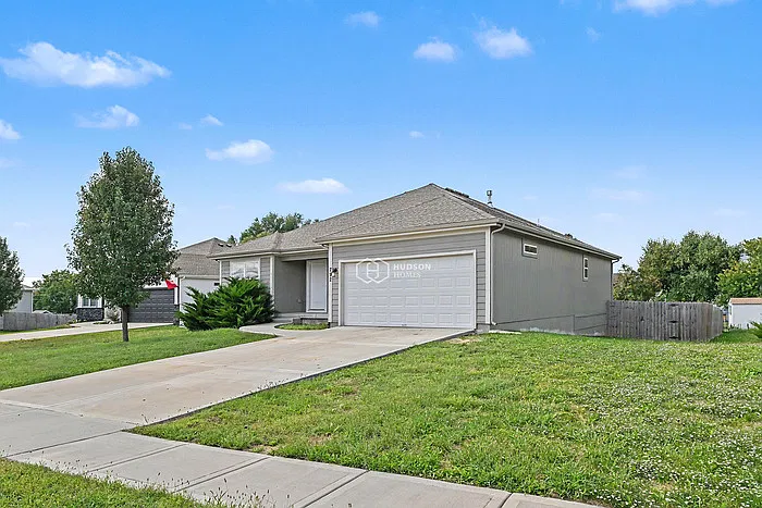 4 bed, 2.0 bath, 1512 sqft, $2,299 — Photo 4