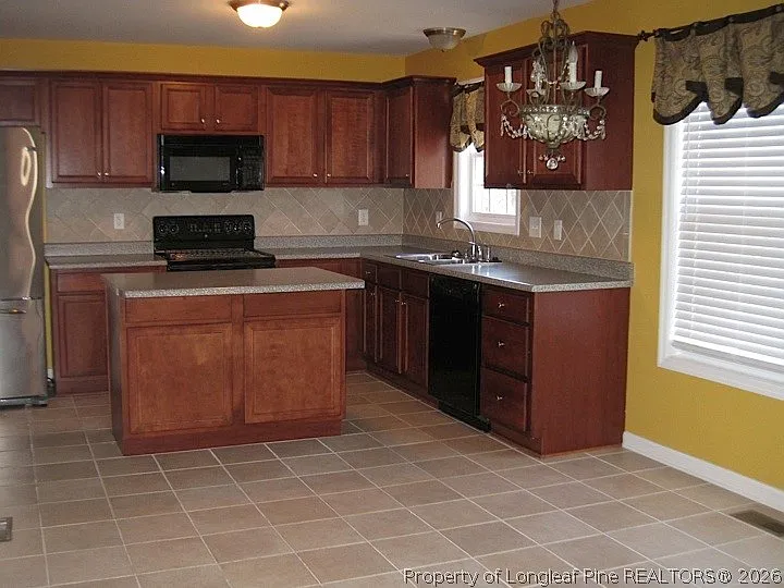 91 Union Cir — Photo 3