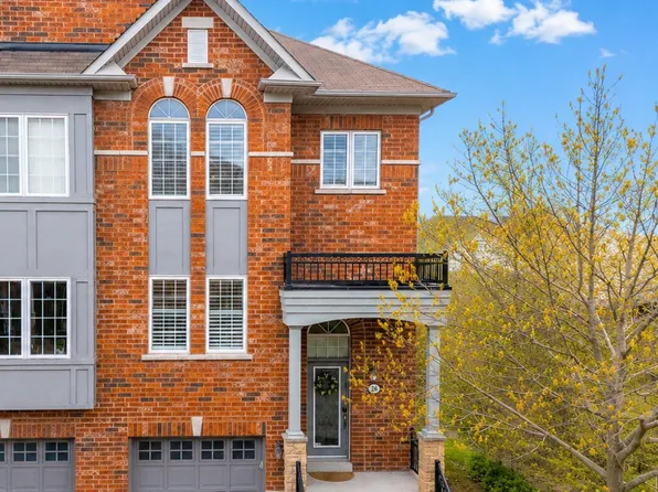 230 Paisley Blvd W #26, Mississauga, ON L5B 0C5