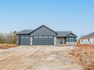 1602 Prairie Clover Ct, Green Bay, WI 54311