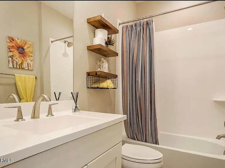 11353 N Luckenbach St — Photo 17