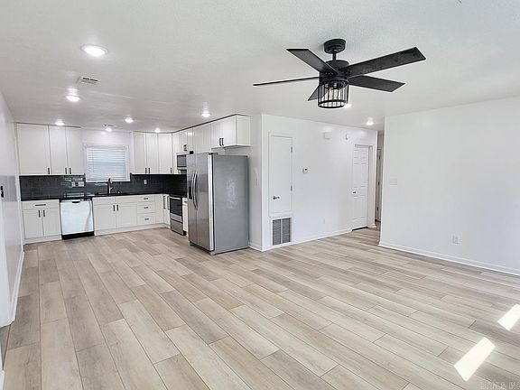 5th image of 3717 Oak Leaf Cir